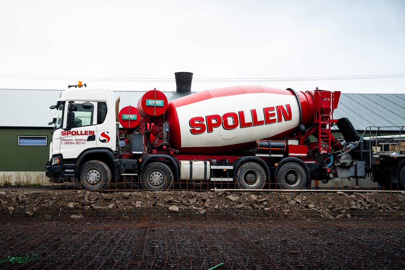 Spollen Concrete mixer truck supplying a reinforced slab pour