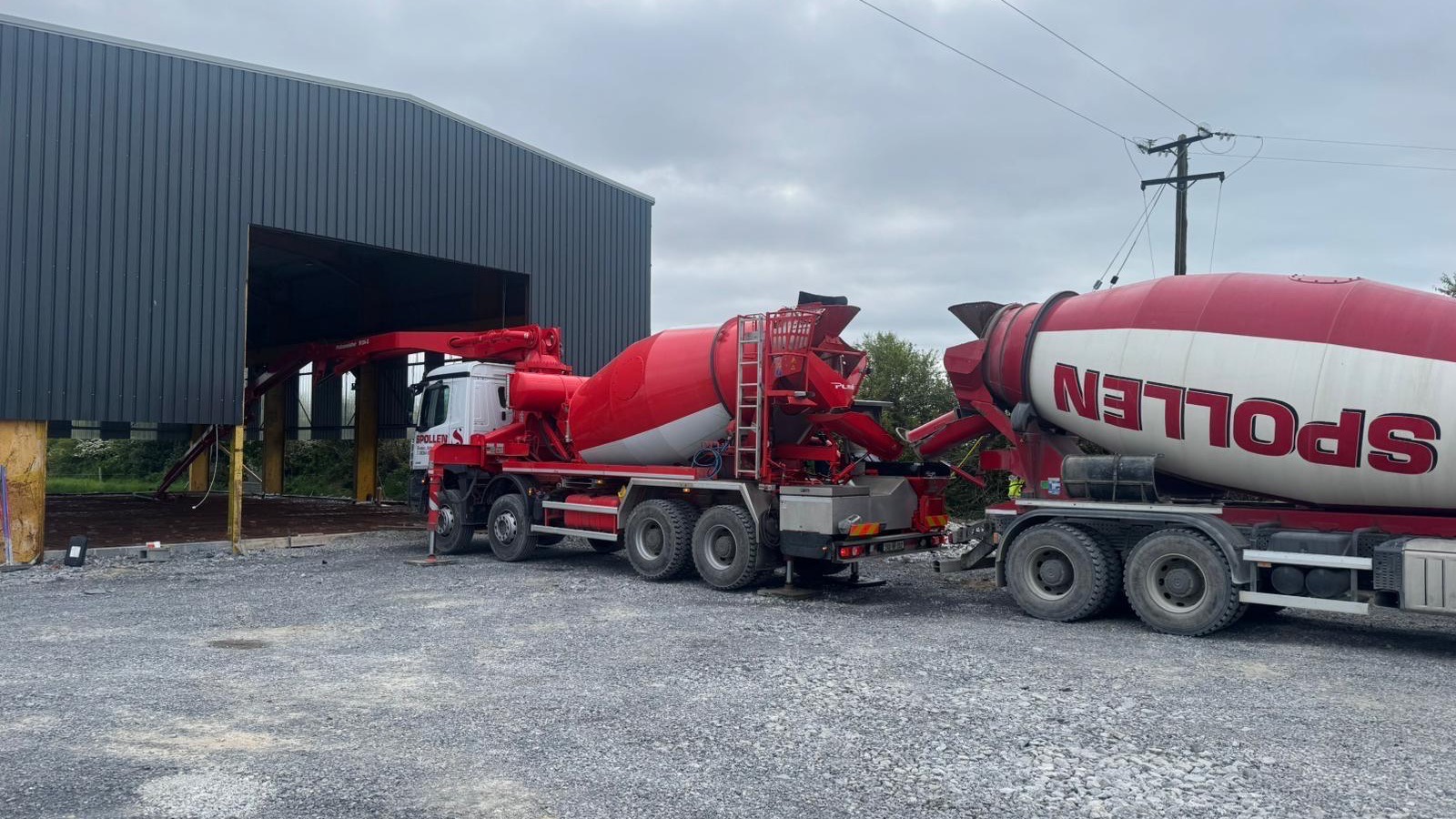 The PUMI pump-mixer and a mixer working at a new farm shed