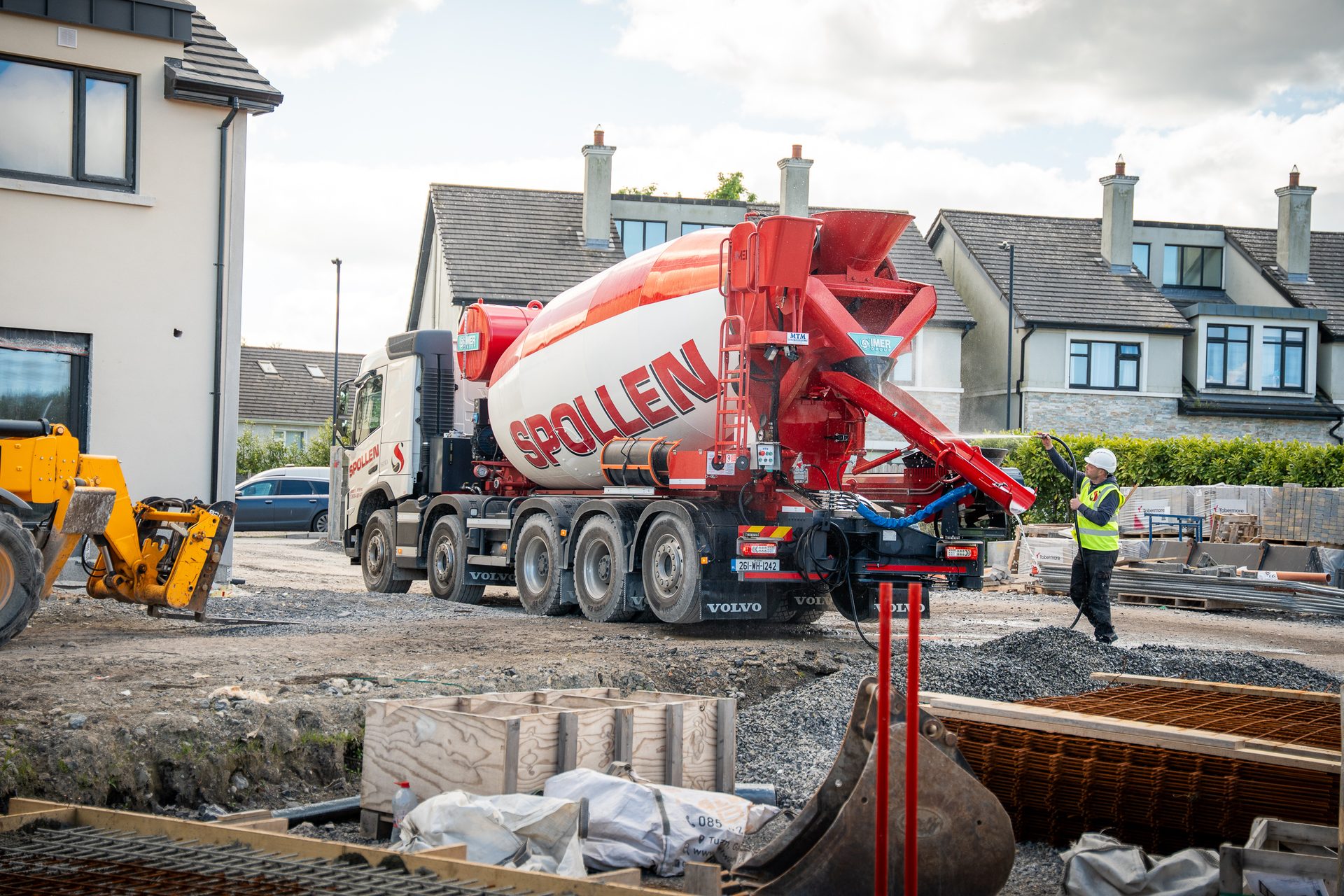 Spollen Concrete crew on site — Ready Mix truck delivery in Athlone