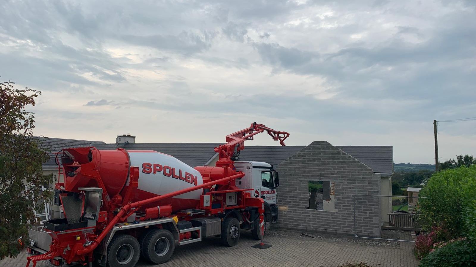 The PUMI pump-mixer pouring at a house renovation